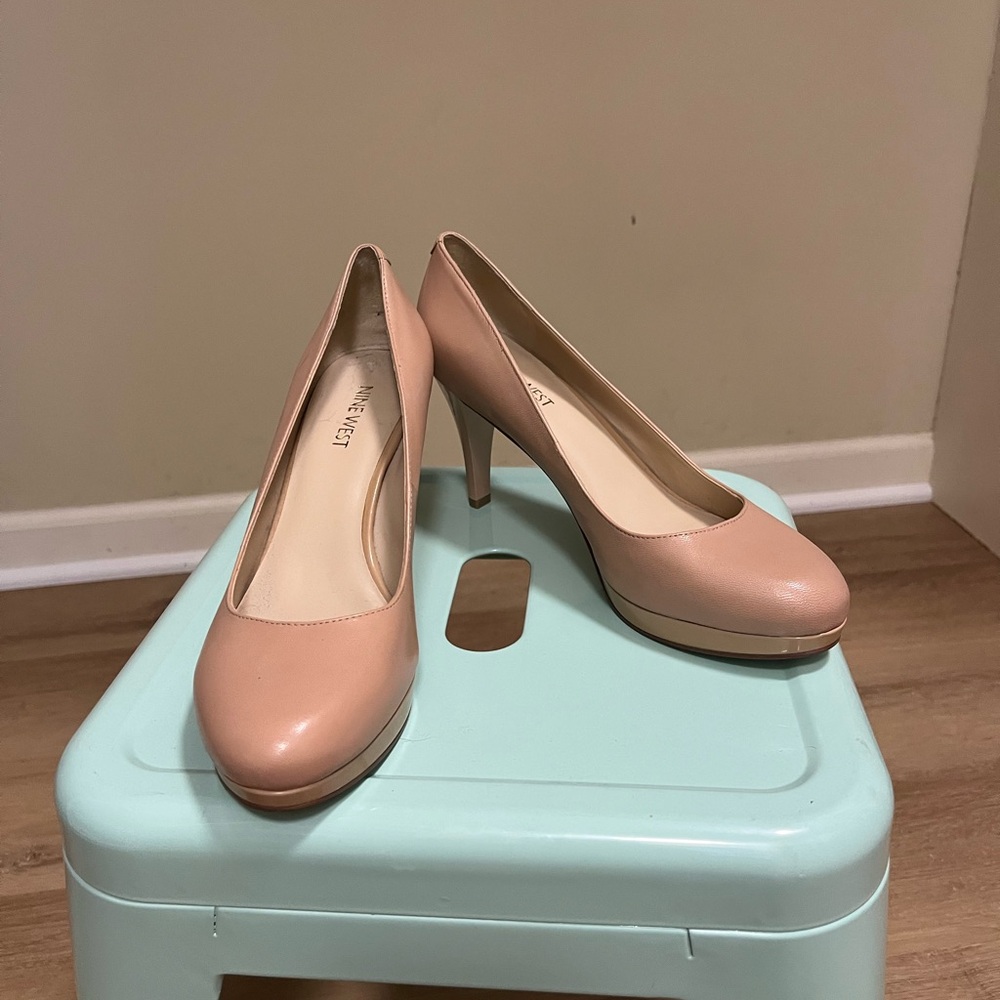 Nine West Women's Tan Pumps